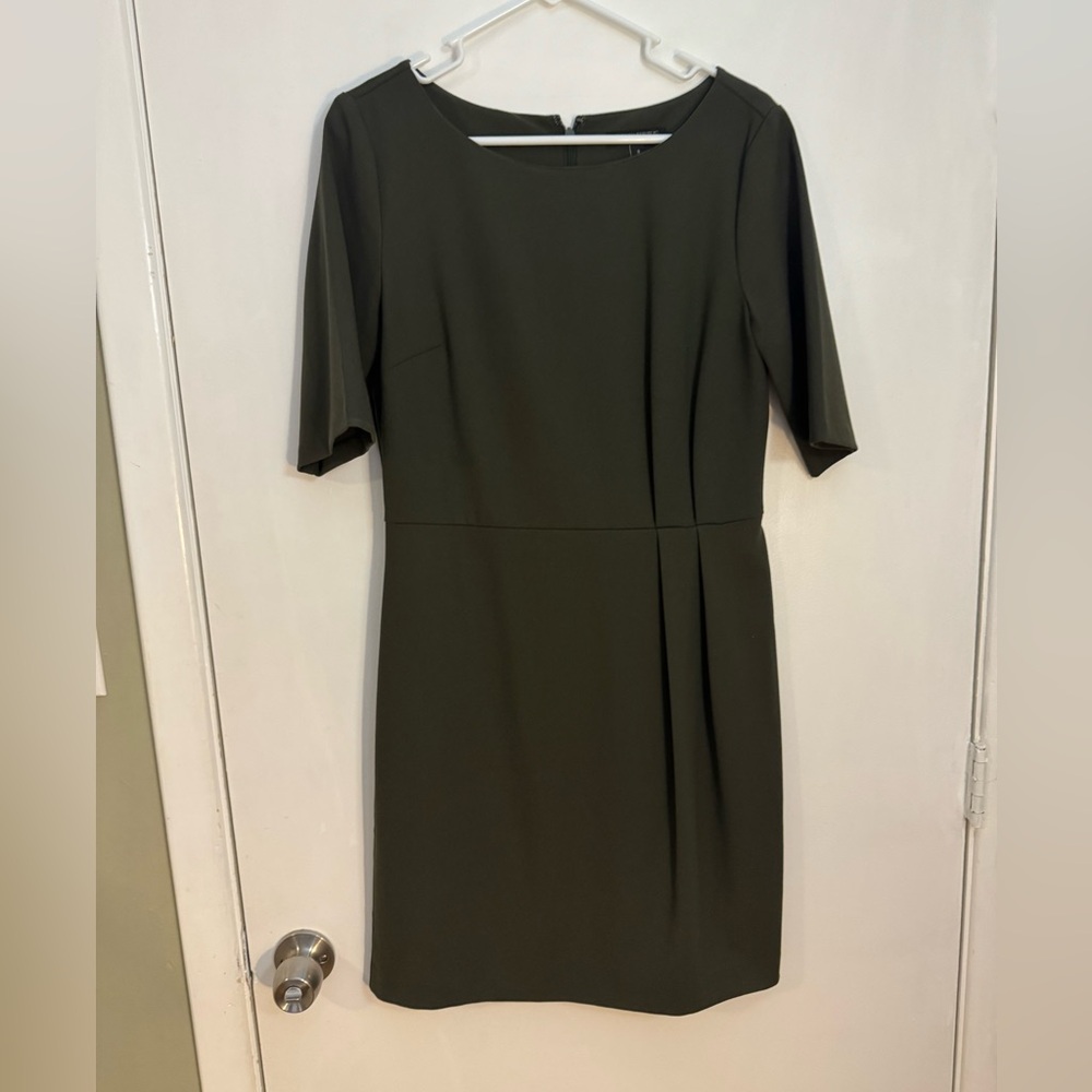 Banana Republic size 8 work office suit style short sleeve Olive Green Dress